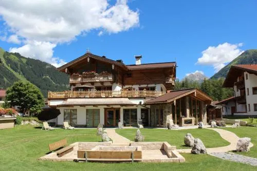 Chaletresort Lech in Holzgau, Österreich
