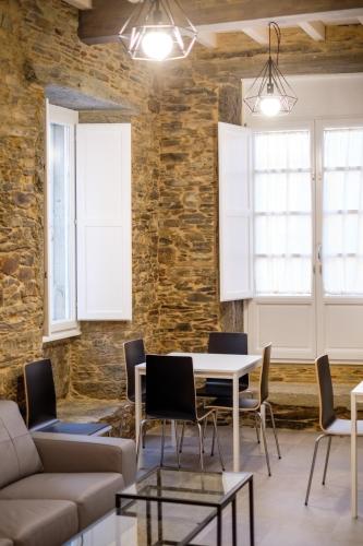 Shared lounge/TV area, Pension Domus Gallery in Arzua