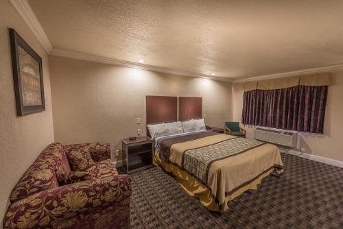 Edge Water Inn - image 5