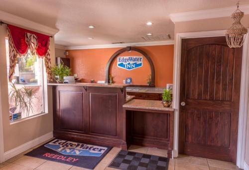 Edge Water Inn - image 8