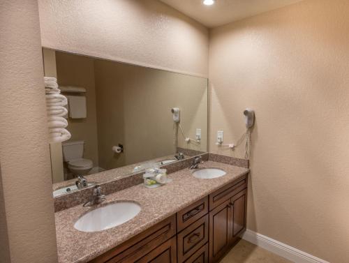 Edge Water Inn - main image