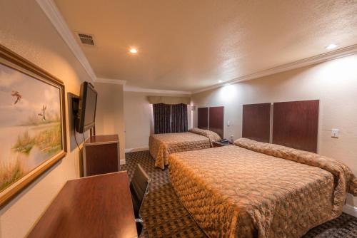 2 queen beds