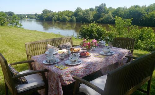 Le Manoir de la Rivière - Accommodation - Saint-Seurin-de-Prats