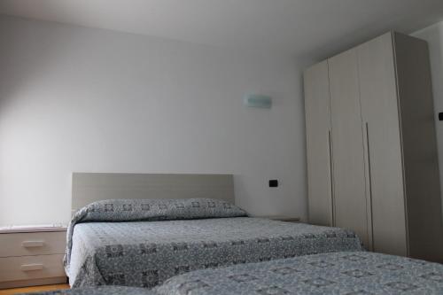 One-Bedroom Apartment image 2