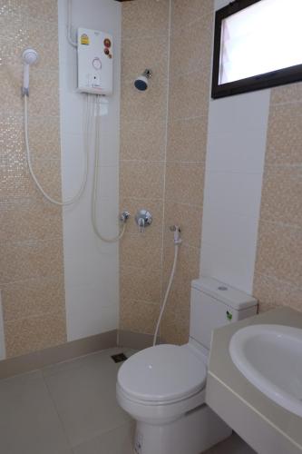 Bathroom, Bualuang Boutique Resort in Ang Thong
