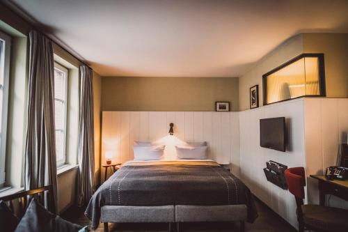 room detail thumbnail 1