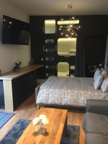 Willow Court Farm Studio West & Petting Farm, 8 mins to Legoland & Windsor, 15 mins to Lapland UK, Windsor (photo 8)