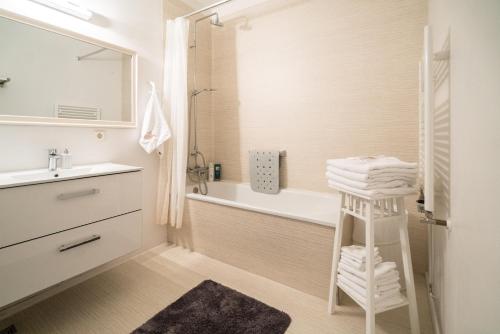 River Apartments - image 11