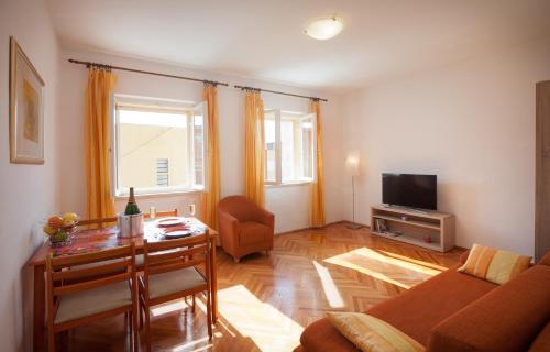  Apartments Potts Point in Makarska