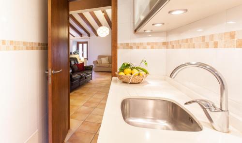 Petit Hotel Alaro - image 2