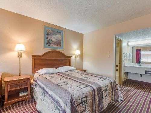 Travelers Inn Midwest City Photo 16