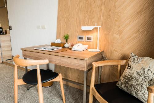 Standard Twin Room image 4