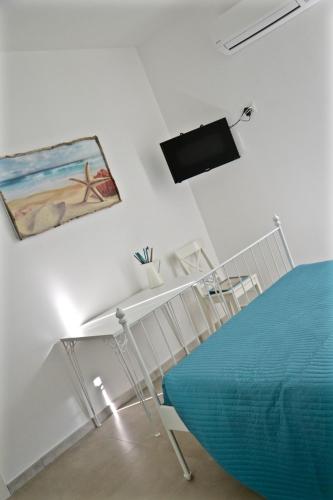 Deluxe Double Room with Side Sea View
