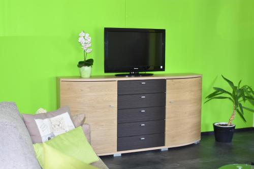 2 bedrooms, 3 beds