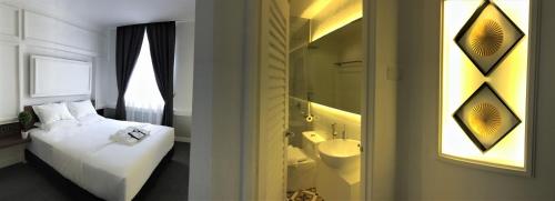 Deluxe King Room image 4