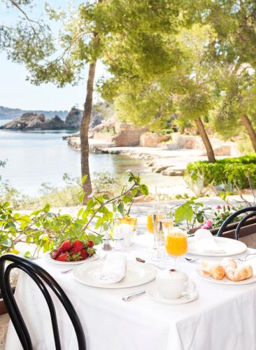 Hotel Cala Fornells - image 2