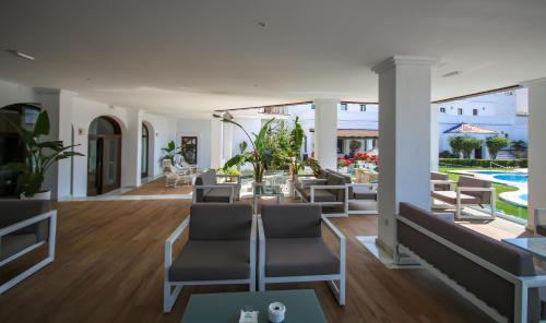 Hotel Dona Lola Zahara - 정원