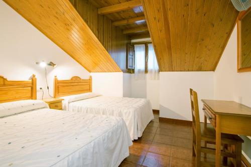 Hotel Castillo d'Acher - image 4