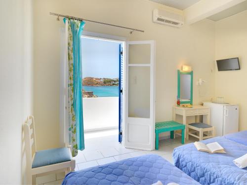3 twin beds