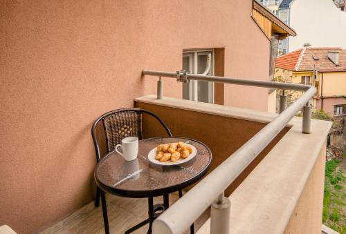 One-Bedroom Apartment image 1