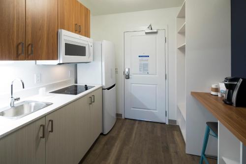Uptown Suites Extended Stay Charlotte NC - Concord