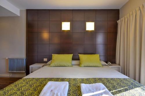 Deluxe Double Room image 6