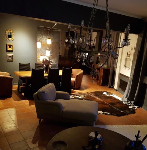 Deluxe Apartment image 2