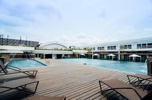 Swimming pool, Sfera Hotel in Seri Manjung