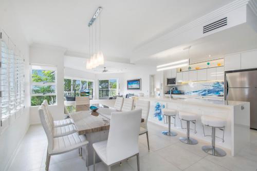 The Lookout Resort Noosa The Lookout Resort Noosa is perfectly located for both business and leisure guests in Sunshine Coast. The property has everything you need for a comfortable stay. Service-minded staff will welcome and