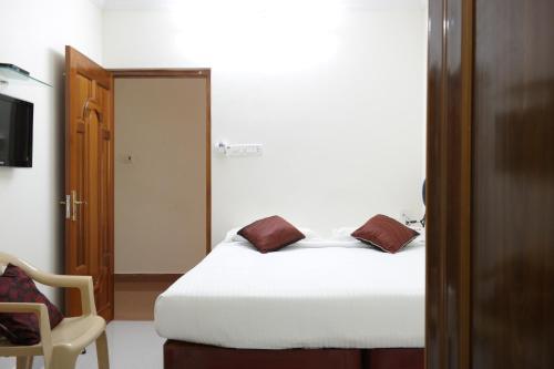 Sakthi Guest House Sakthi Guest House is a popular choice amongst travelers in Pondicherry, whether exploring or just passing through. The property features a wide range of facilities to make your stay a pleasant experi