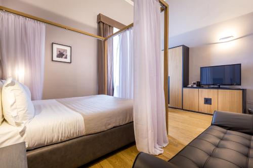 Junior Suite with River View image 6