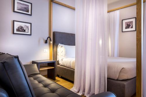 Junior Suite with River View image 7