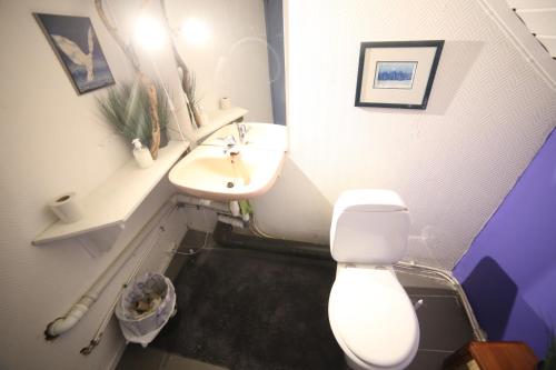 Bathroom, Tromso Activities Hostel in Tromsø