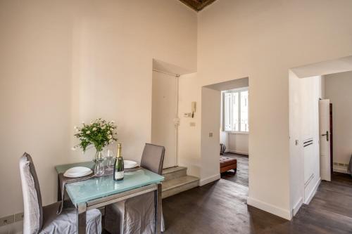 Piazza Farnese exclusive view 2 bedroom en suite - image 14
