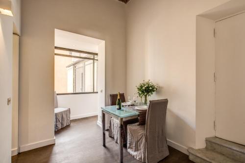 Piazza Farnese exclusive view 2 bedroom en suite, Rome (photo 8)
