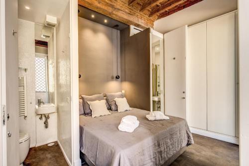 Piazza Farnese exclusive view 2 bedroom en suite, Rome (photo 7)