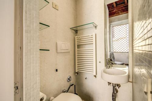 Piazza Farnese exclusive view 2 bedroom en suite - image 13