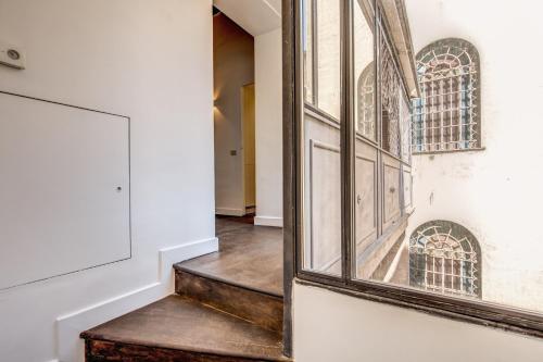 Piazza Farnese exclusive view 2 bedroom en suite - image 6