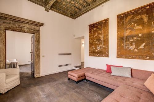 Piazza Farnese exclusive view 2 bedroom en suite - image 4