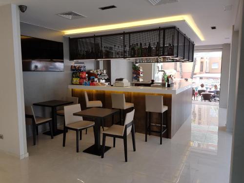 酒吧/高級酒吧, 佩拉酒店 (Hotel Perla) in 萊萬特海灘