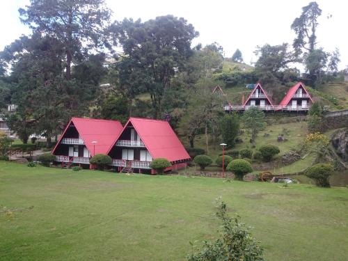 Pousada Duas Quedas Ideally located in the Campos Do Jordao area, Pousada Duas Quedas promises a relaxing and wonderful visit. Featuring a satisfying list of amenities, guests will find their stay at the property a comfo