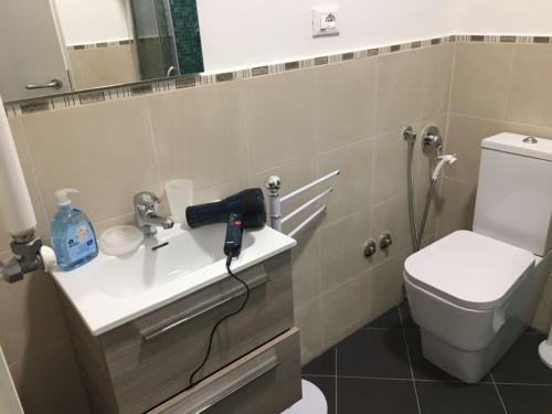 Triple Room with Private Bathroom image 3