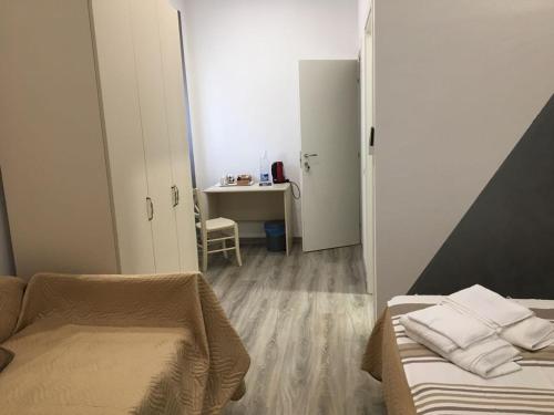 Triple Room with Private Bathroom image 4