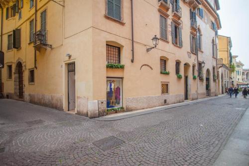 Two-Bedroom Apartment room in Italianflat - La residenza del cantante