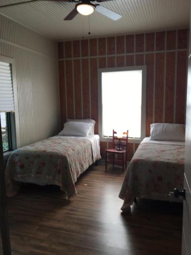 Saddle Creek Cabins - main image