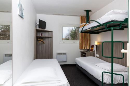 2 twin beds