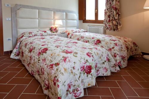 2 bedrooms, 4 beds