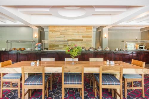 อาหารและเครื่องดื่ม, Wyndham Garden Pittsburgh Airport in พิตส์เบิร์ก (PA)