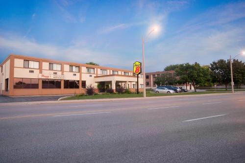 Super 8 by Wyndham Sarnia ON