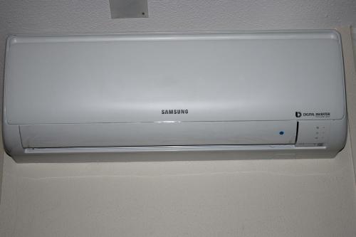 Basic Double Room image 3